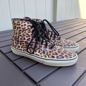 (SOLD) Vans Leopard High Top US WOMEN SIZE 9.5